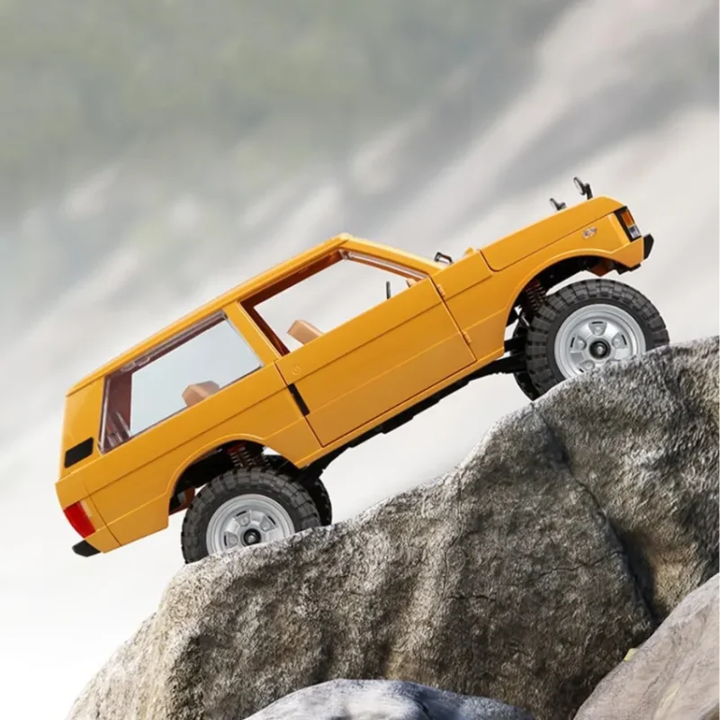 MN168 Land Rover 112 Climbing RC Car in Qatar (1)