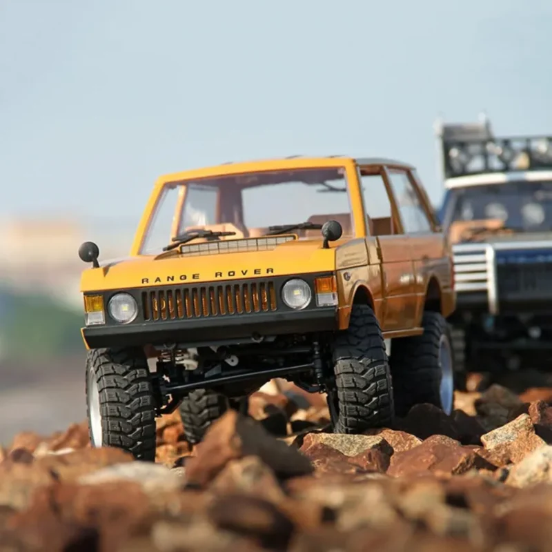 MN168 Land Rover 112 Climbing RC Car in Qatar (9)